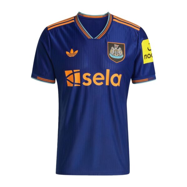 ניוקאסל שלישית 25/26