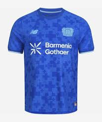 25\26 לברקוזן שלישית